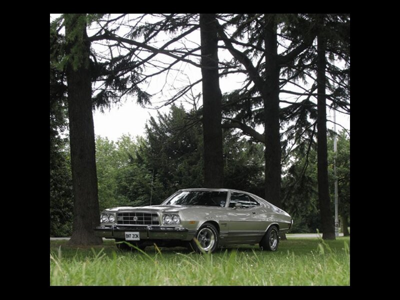 Green Classic Car — Serene