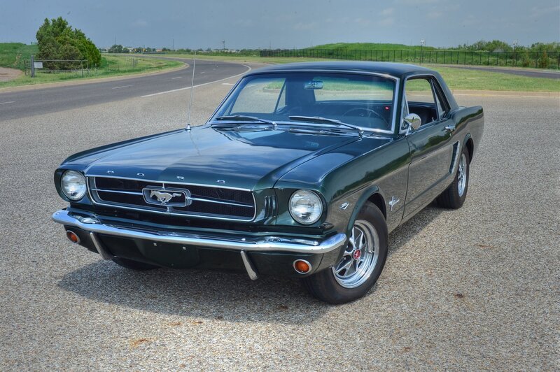 Green Classic Mustang — Calm