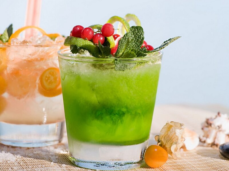 Green Cocktail with Garnish — Refreshing, Afternoon