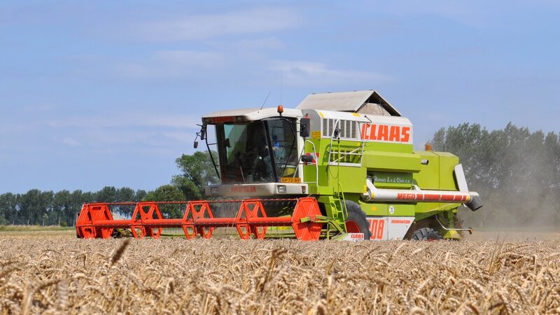 Green Combine Harvester — Active