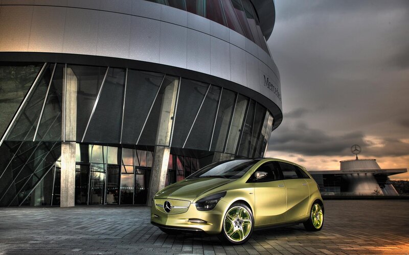 Green Concept Car — Dramatic