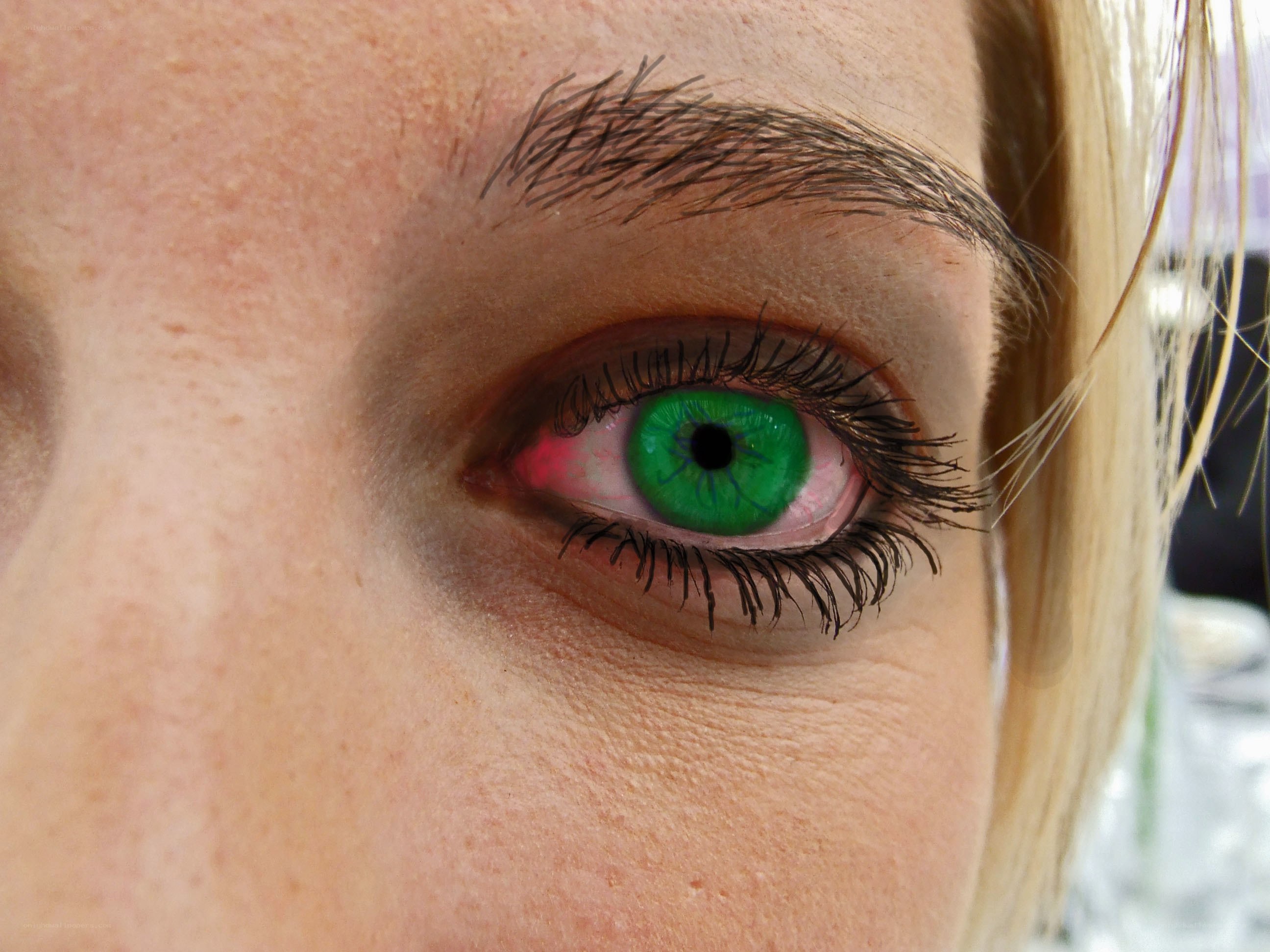 green contact lens eye