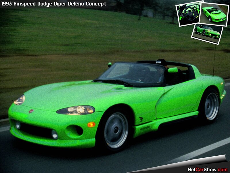 Green Convertible Sports Car — Dynamic