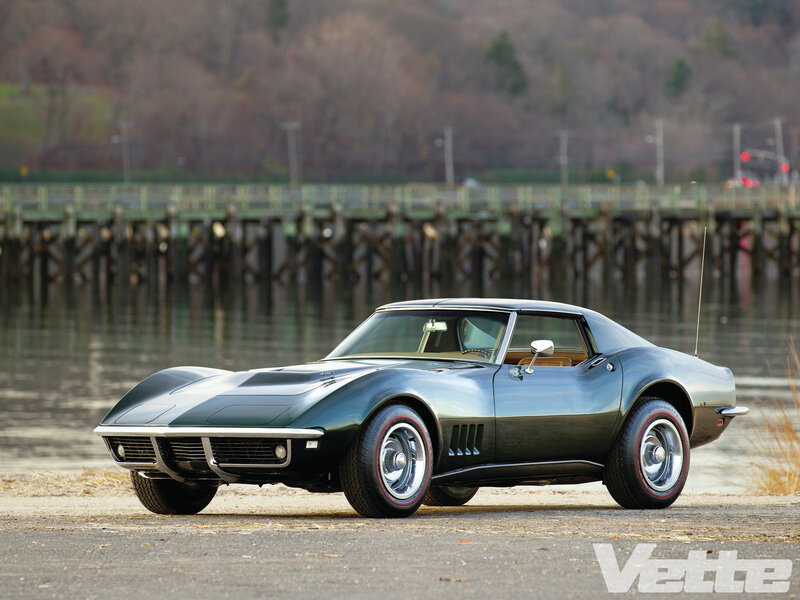 Green Corvette Car — Serene