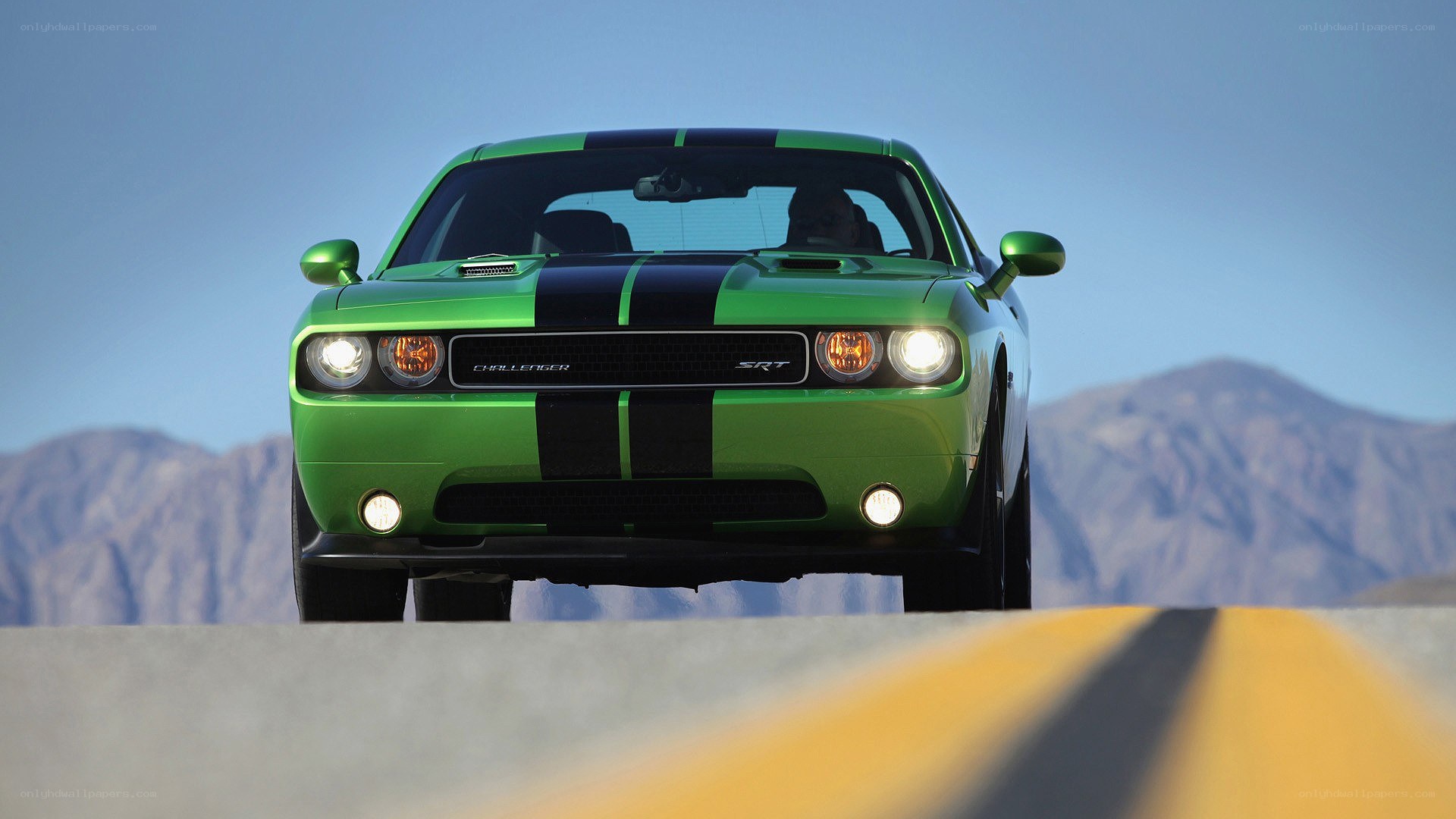 green dodge challenger srt