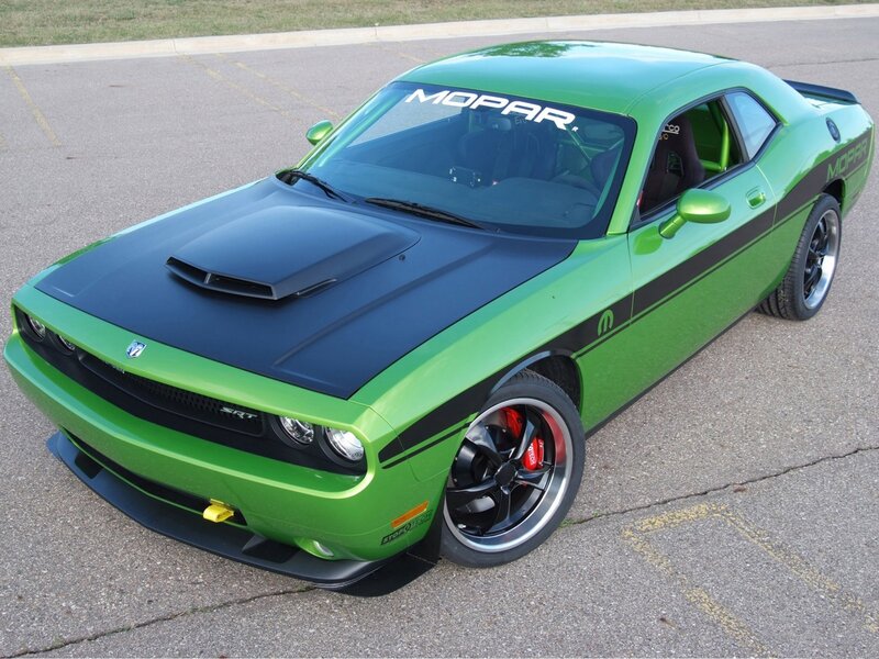 green dodge challenger srt