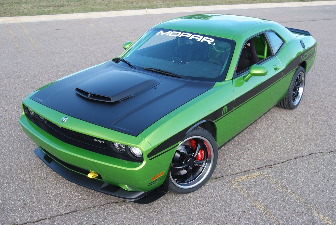 green dodge challenger srt