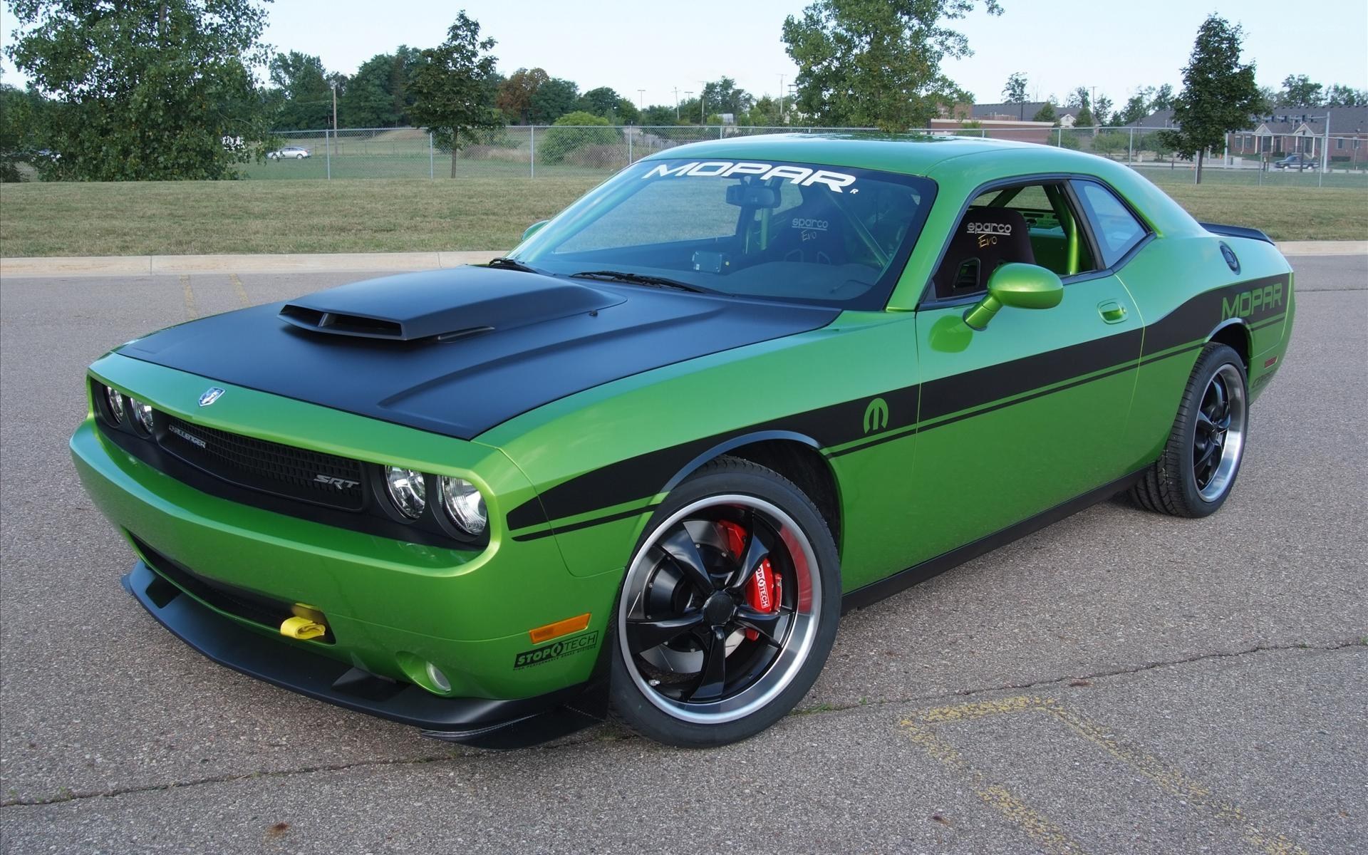 green dodge challenger srt