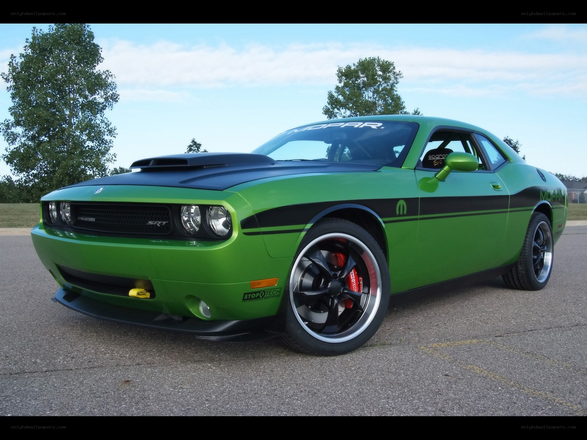 green dodge challenger srt