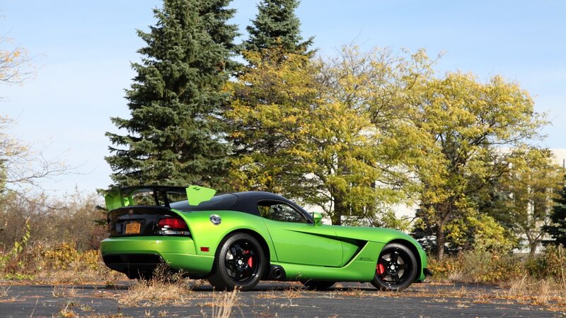 green dodge viper sports car