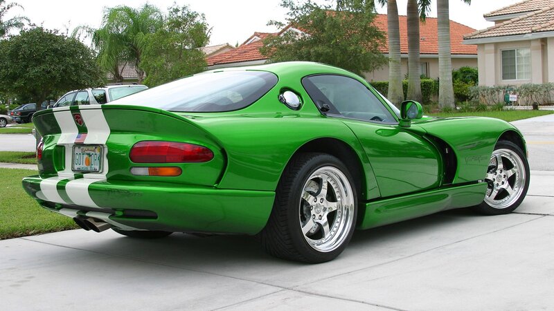green dodge viper sports car