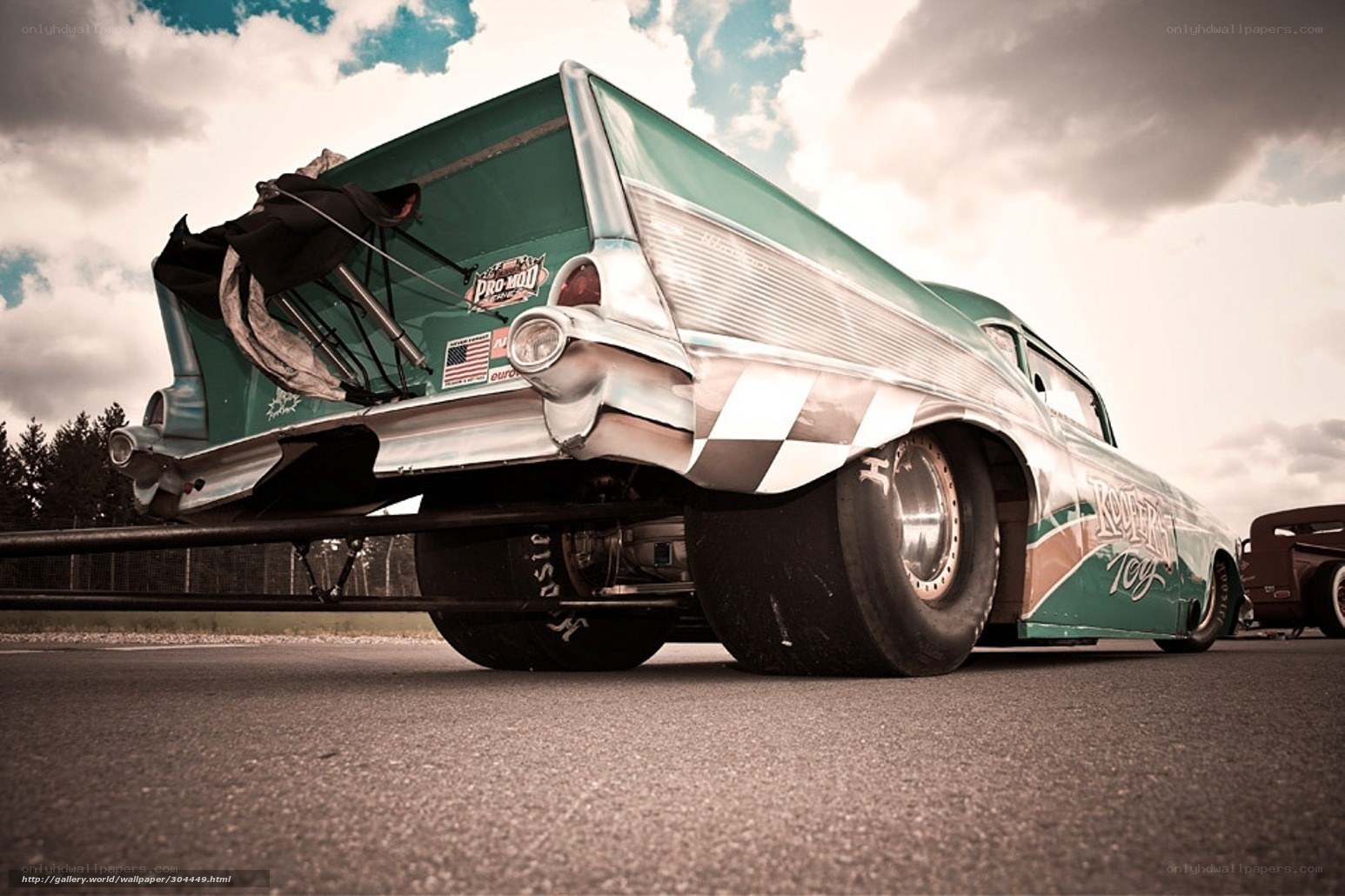 green drag racing car
