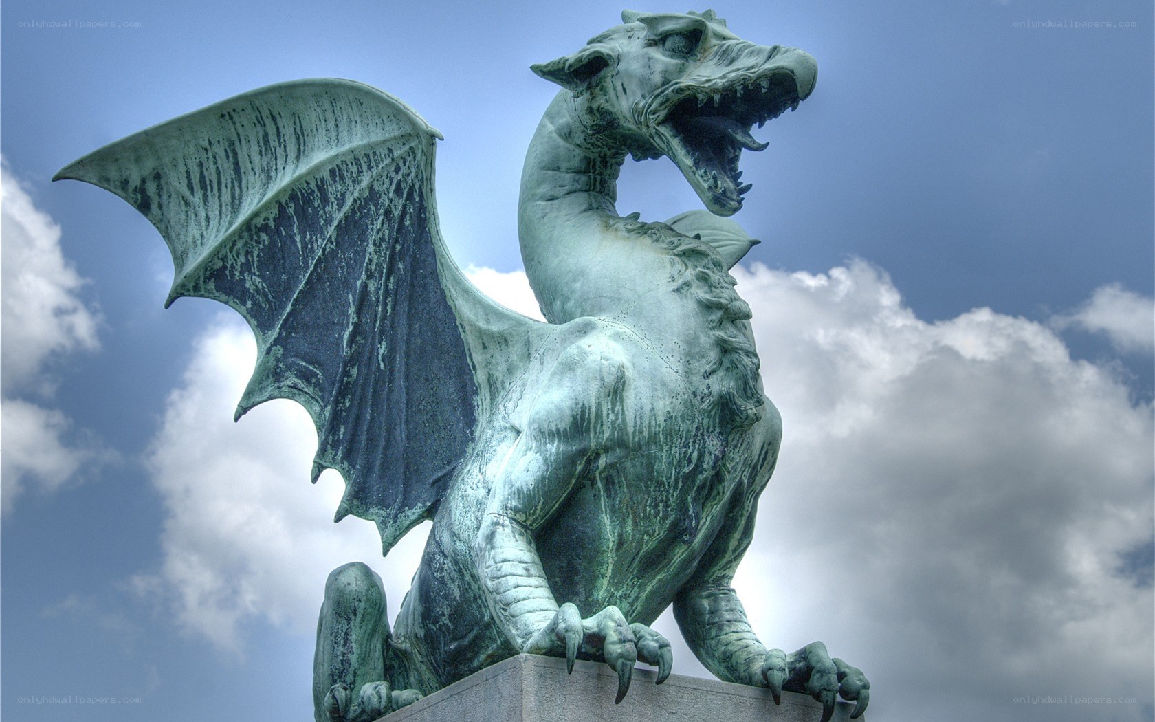 Green dragon statue against sky