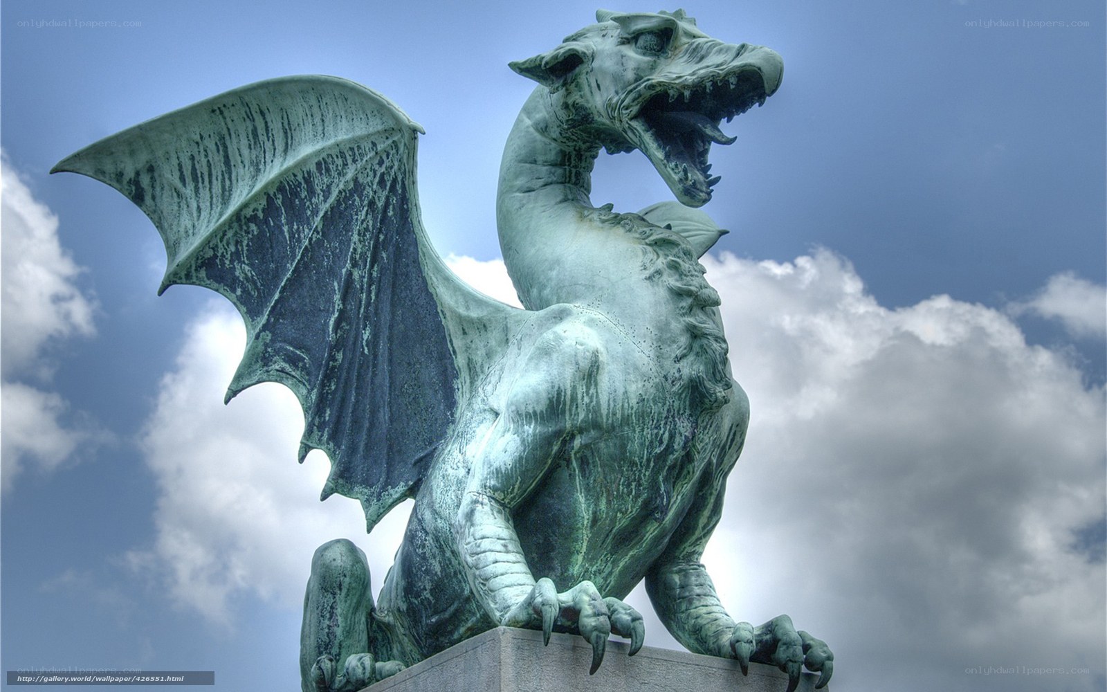 Green dragon statue against sky