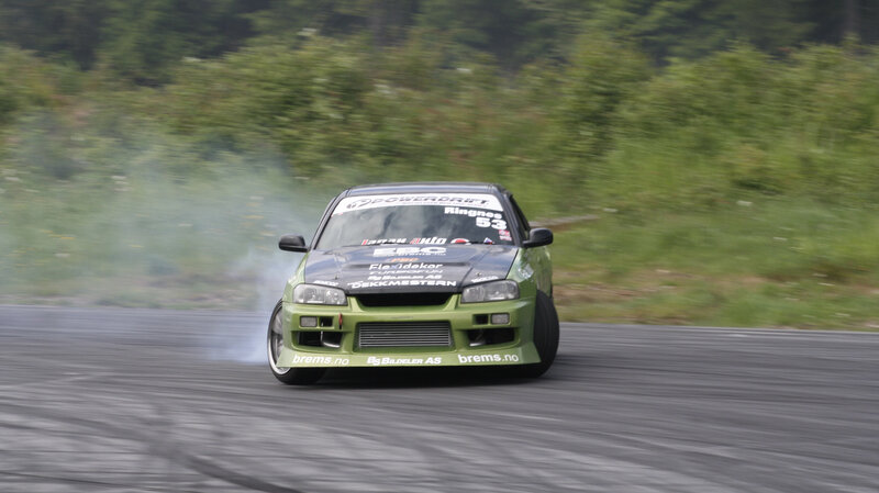 Green Drift Car — Dynamic