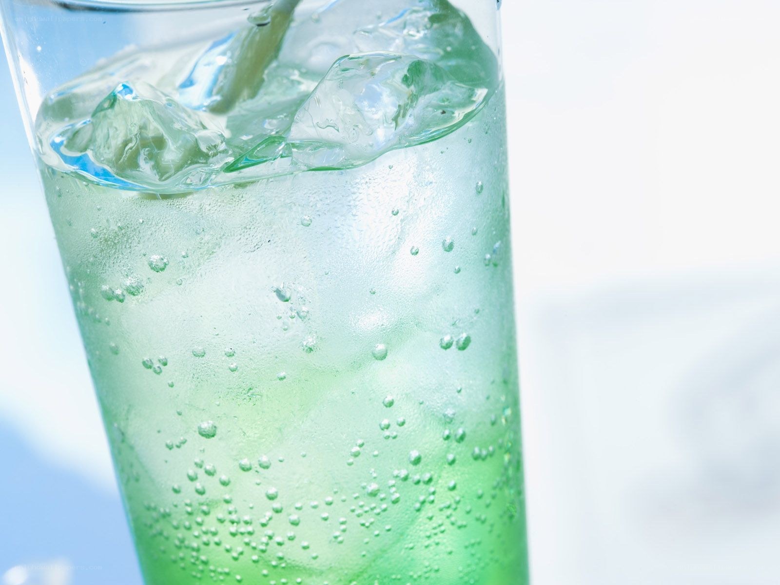 green drink with ice cubes