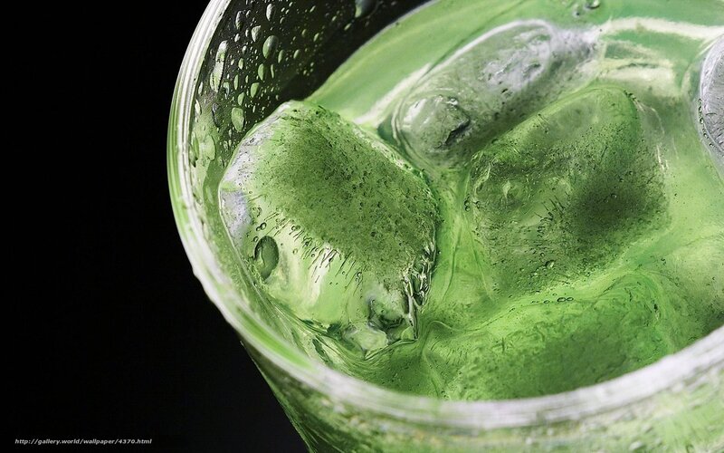 Green drink with ice cubes