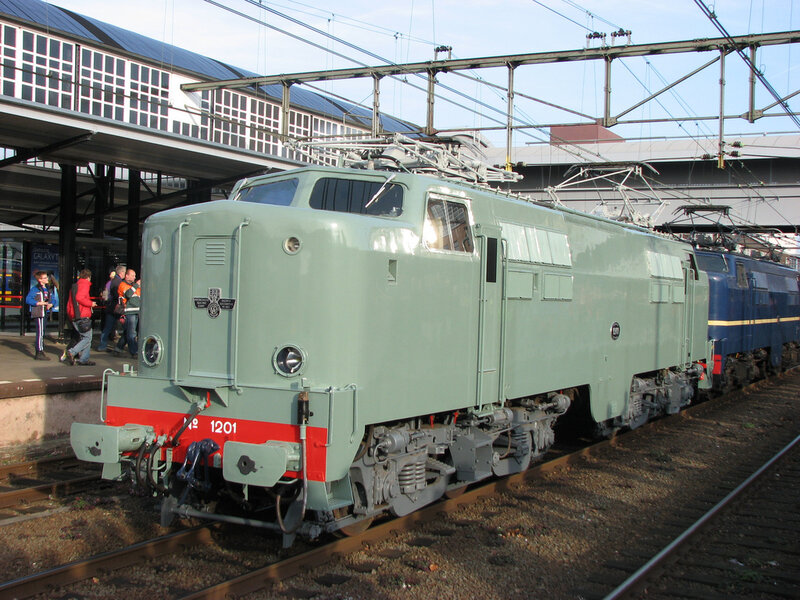 Green Electric Locomotive — Calm