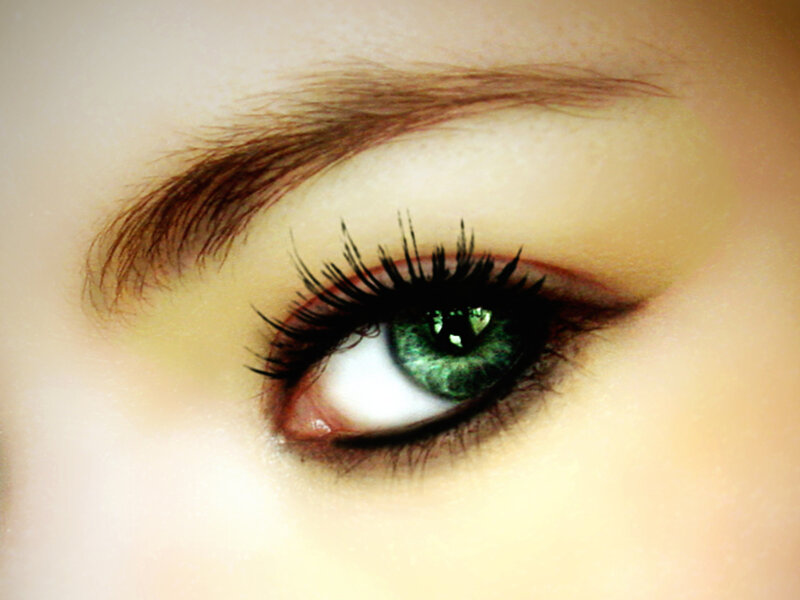 Green Eye with Eyelashes