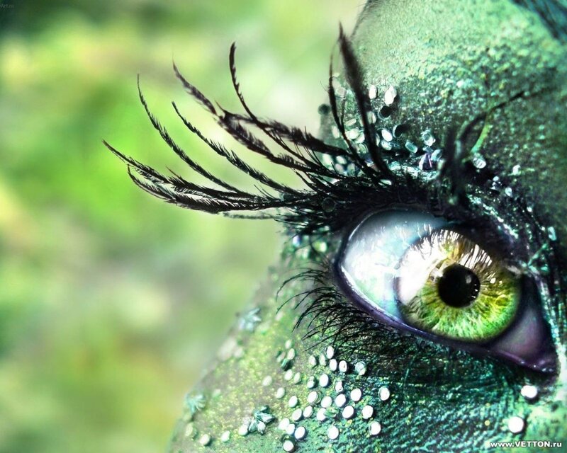 green eye with glitter makeup