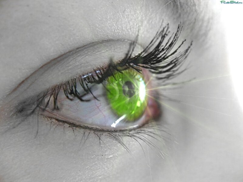 green eye with light effect
