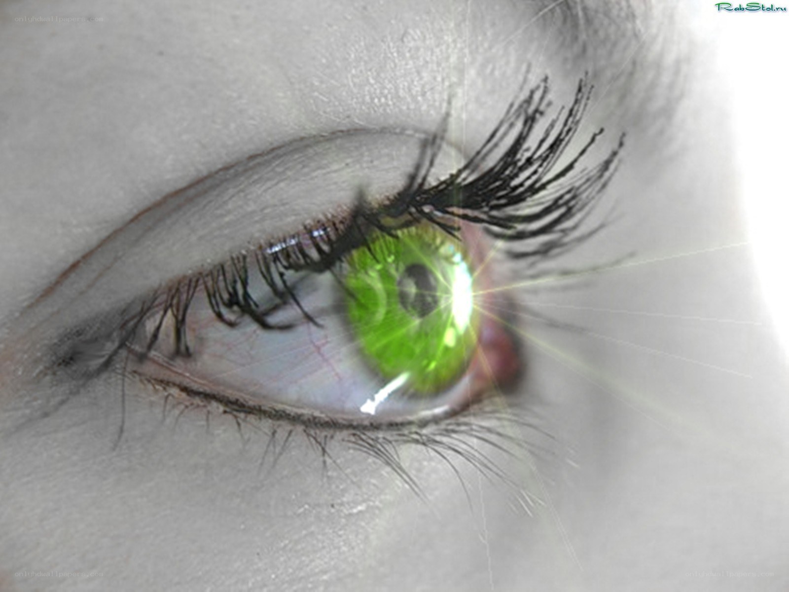 green eye with light effect