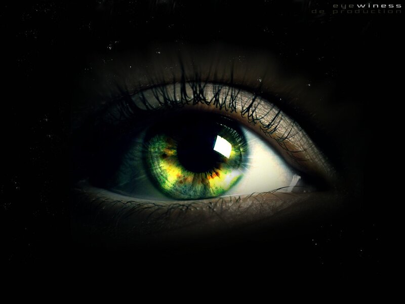 green eye with light reflection