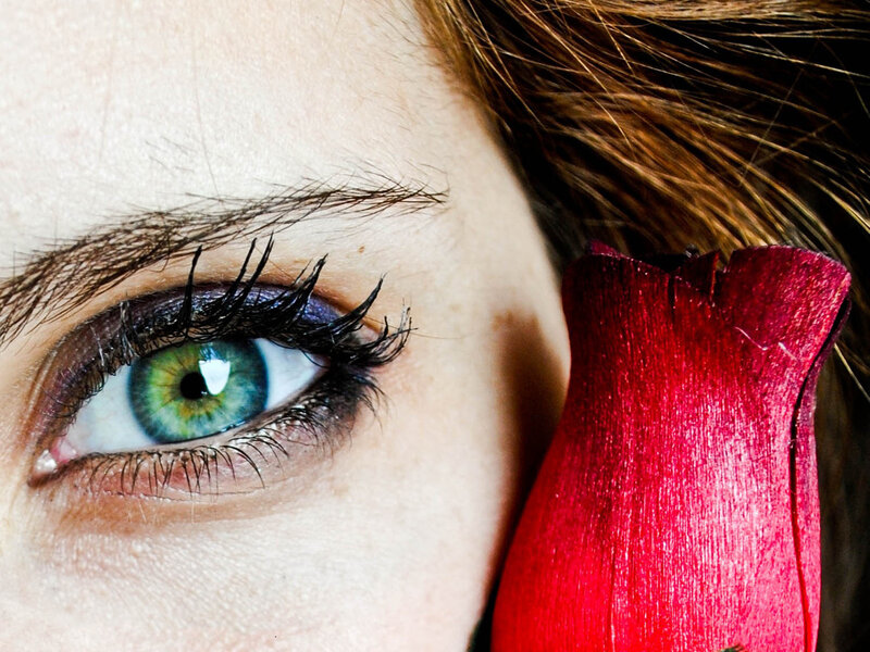 green eye with red flower