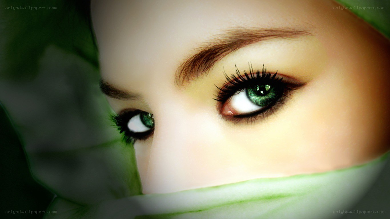 green eyes close-up portrait