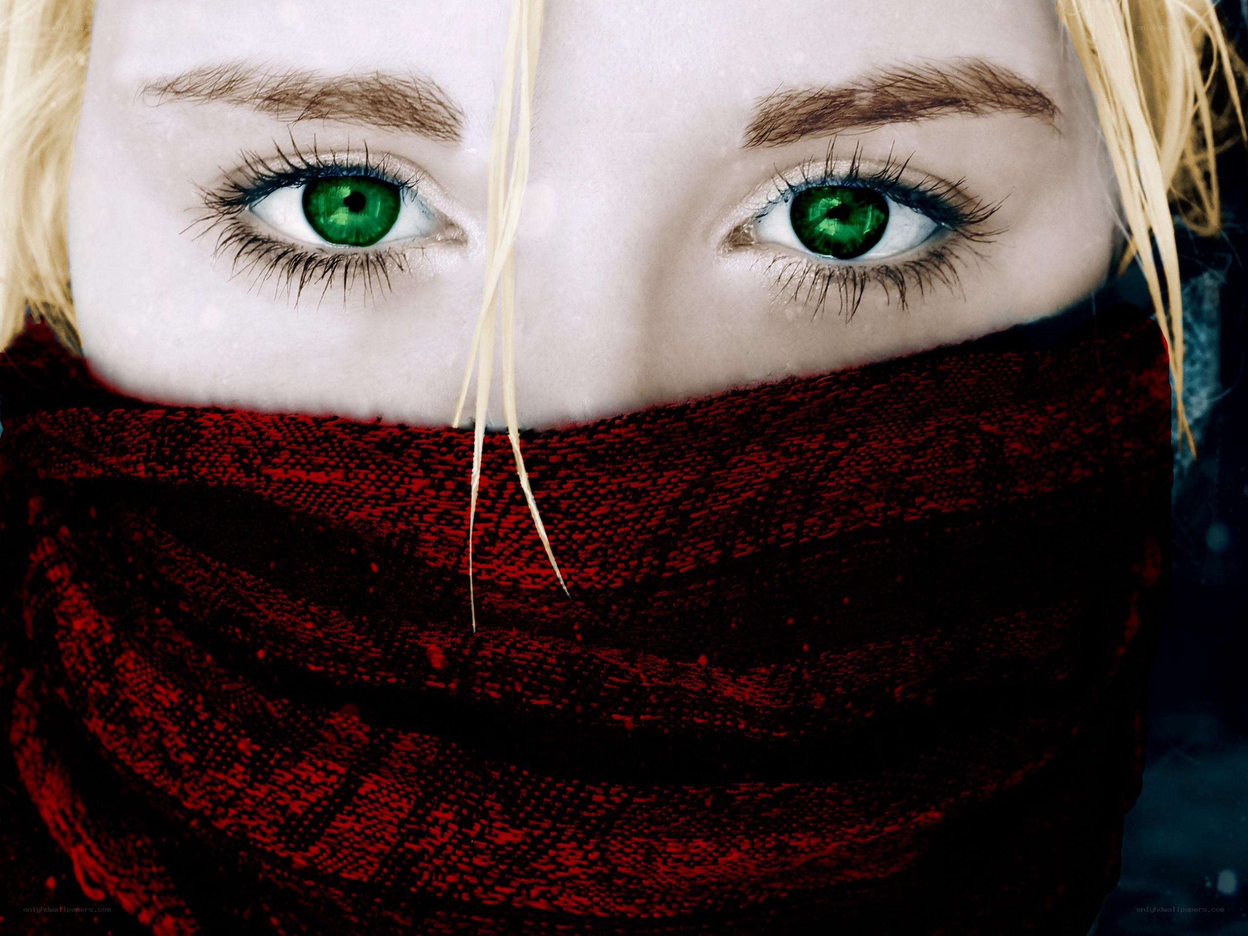 green eyes with red scarf