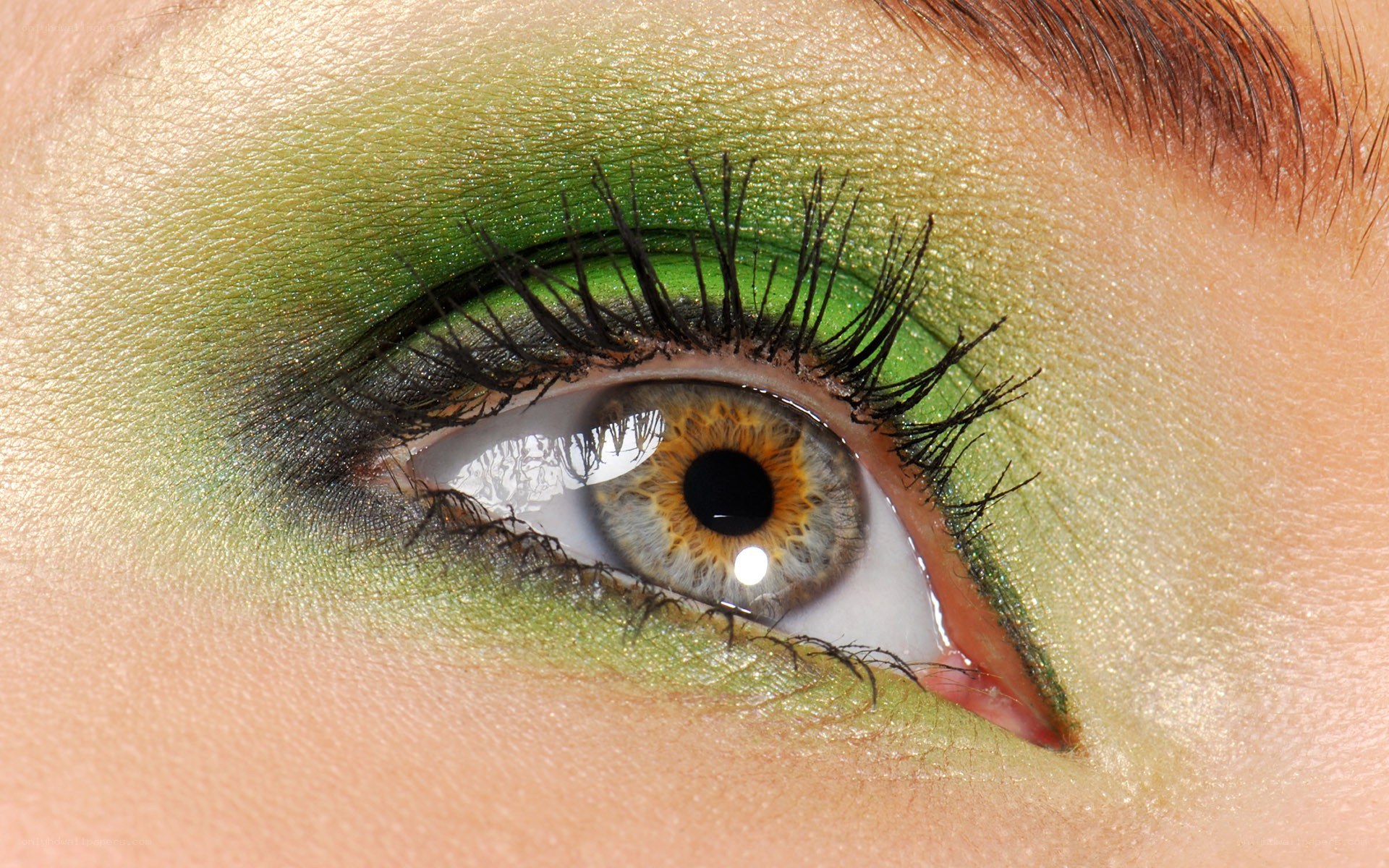 green eyeshadow close-up