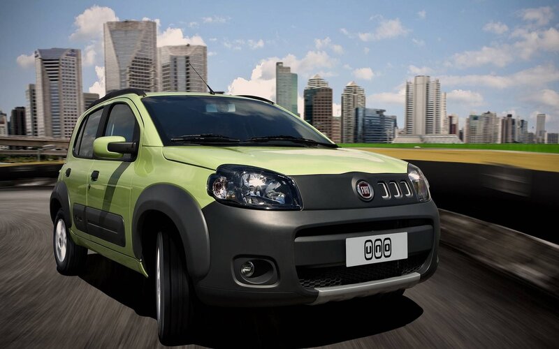 Green Fiat Uno Car — Dynamic