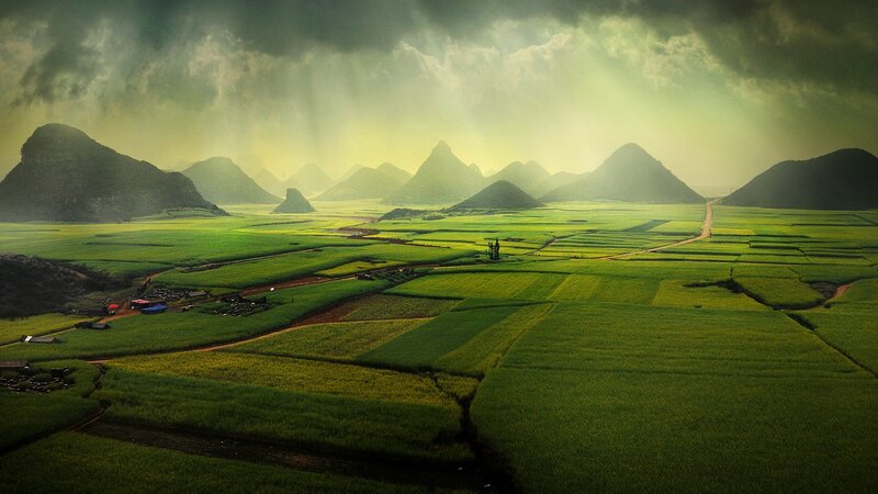 Green Fields and Mountains — Dramatic, Morning