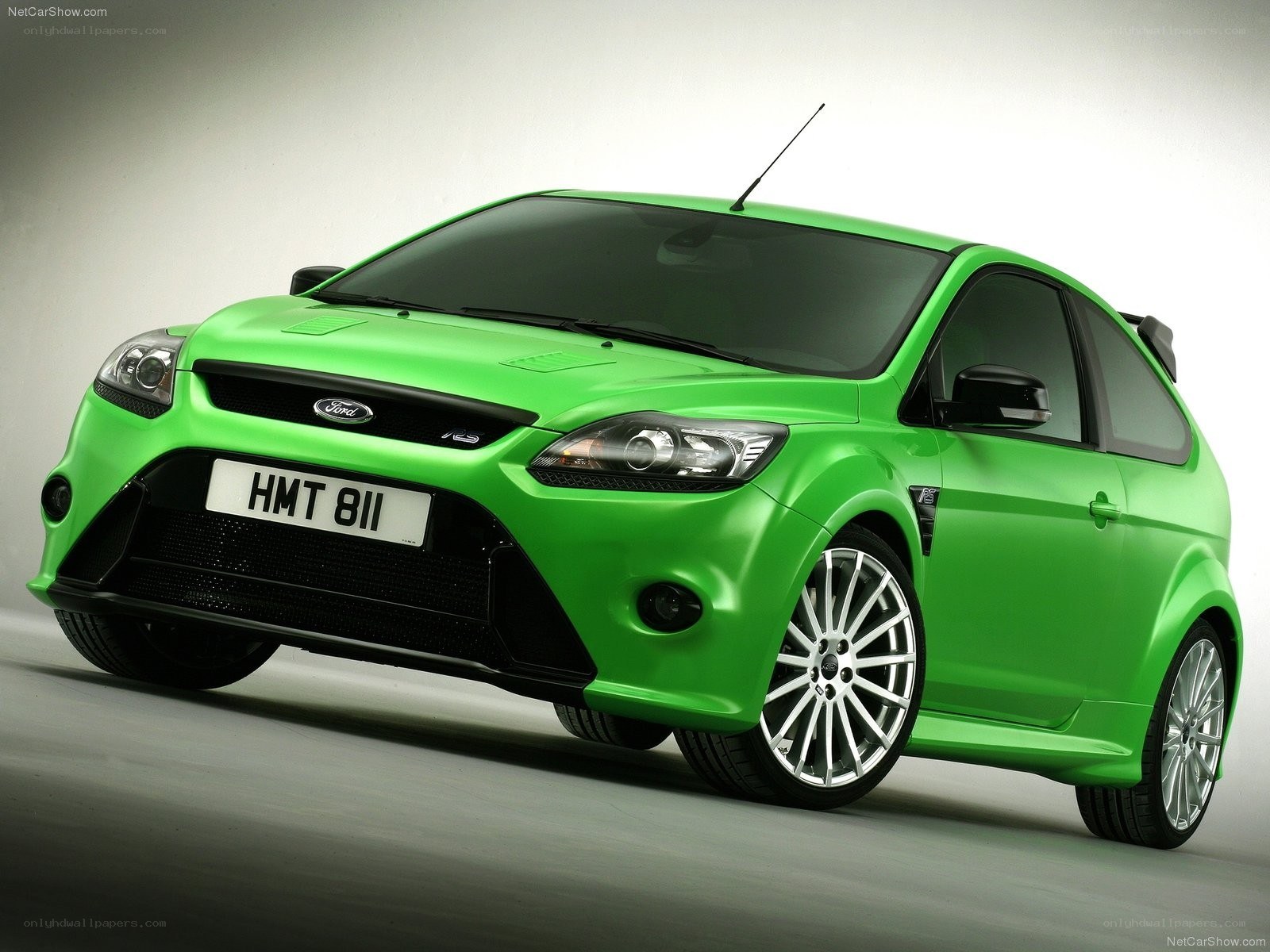 green ford focus rs car