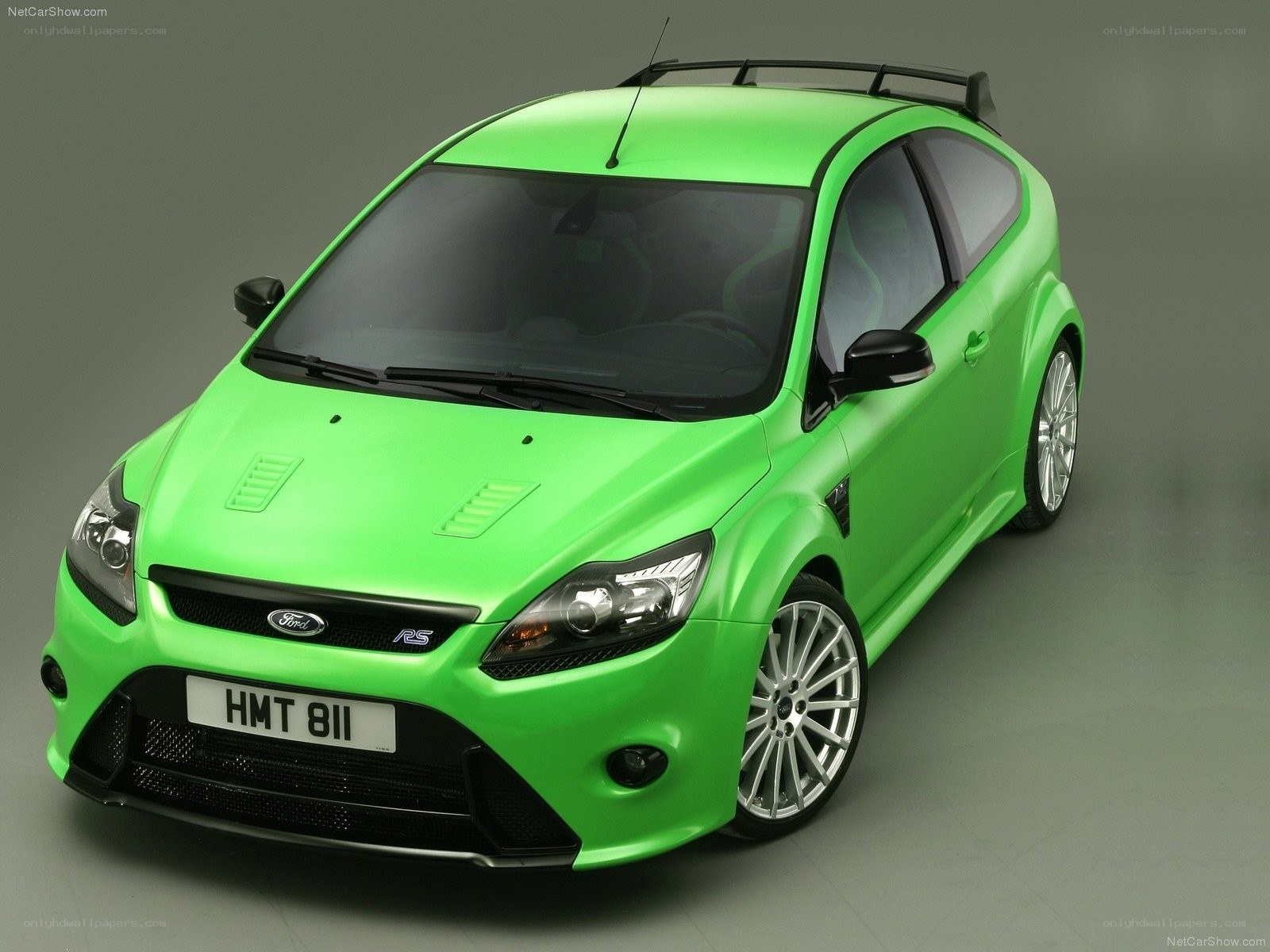 green ford focus rs car
