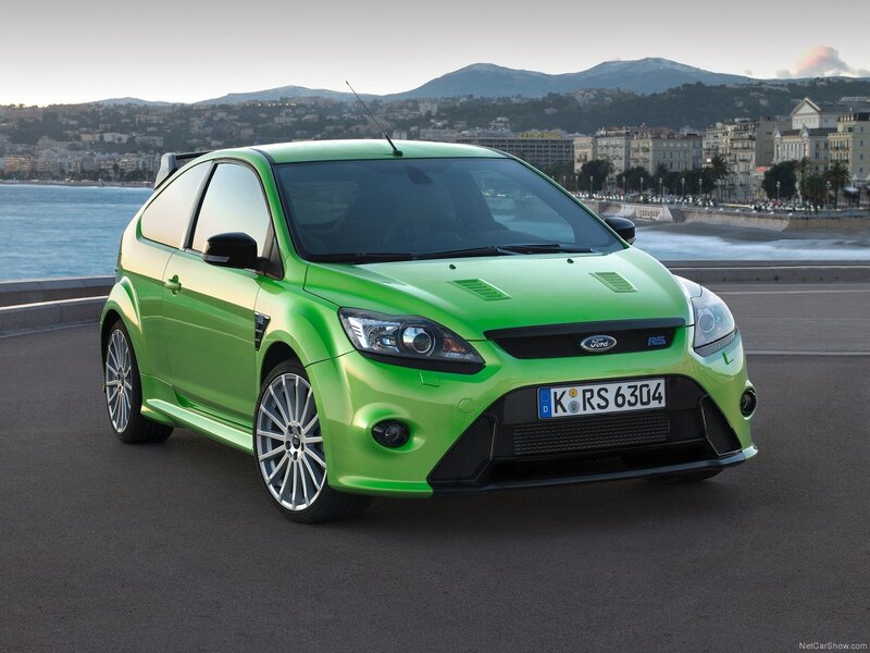 green ford focus rs car