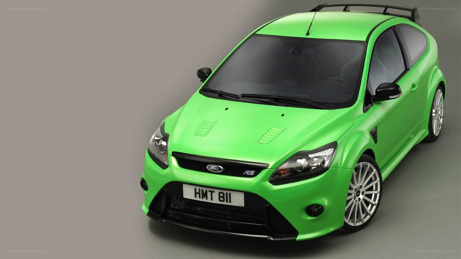 green ford focus rs car