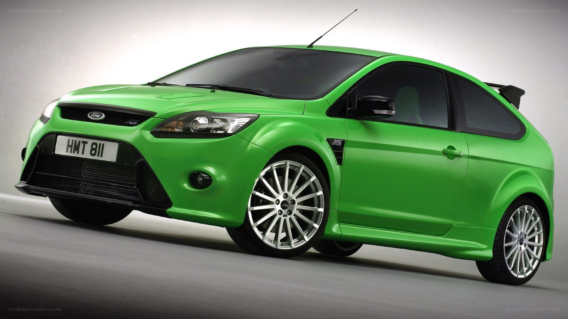 green ford focus rs car