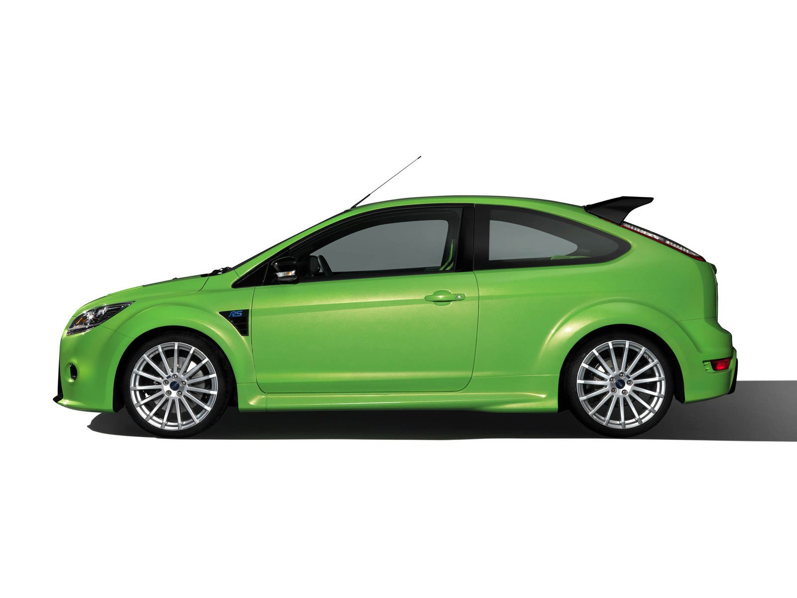green ford focus rs car
