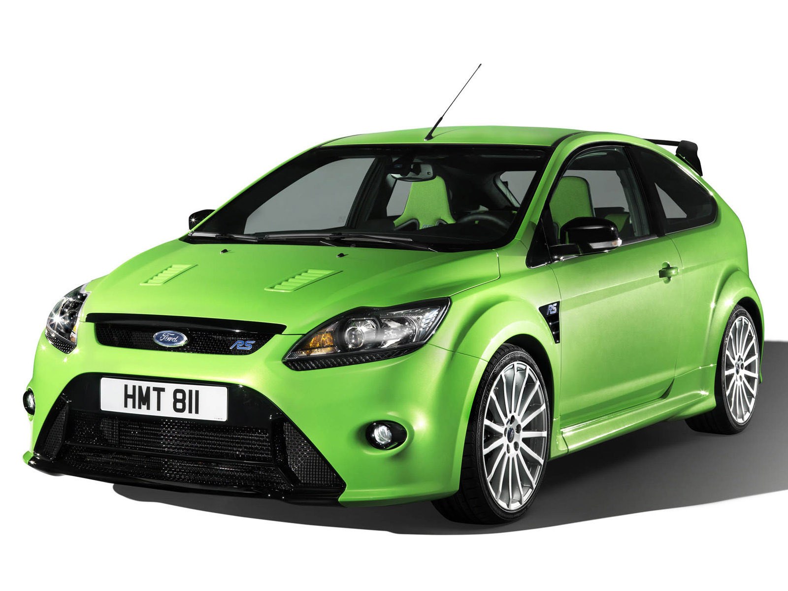green ford focus rs car