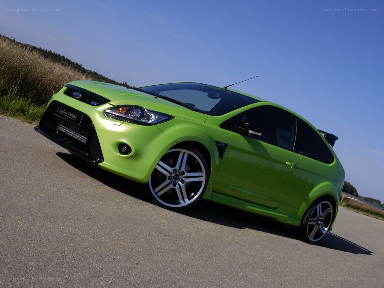 green ford focus rs car