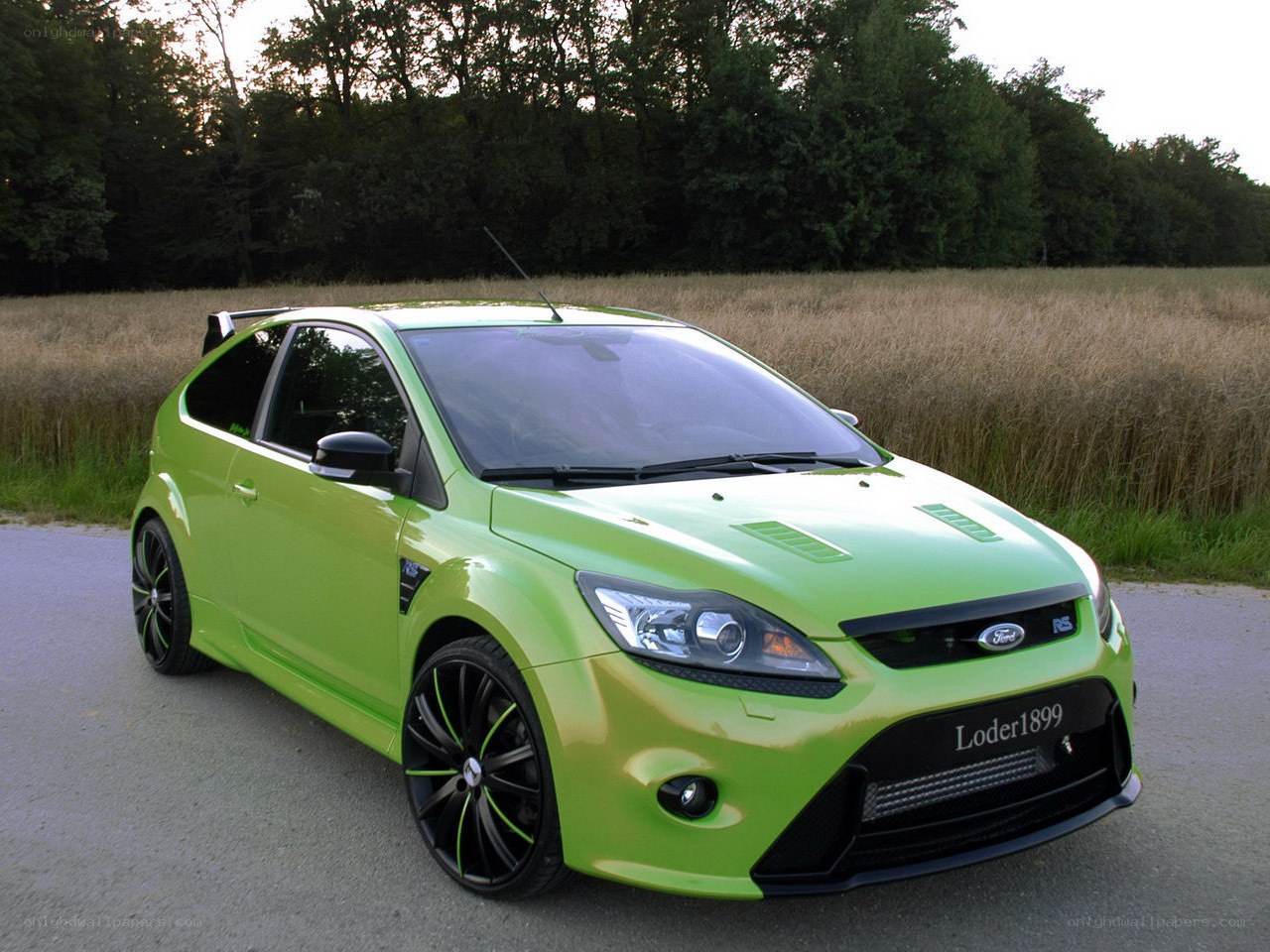 green ford focus rs car