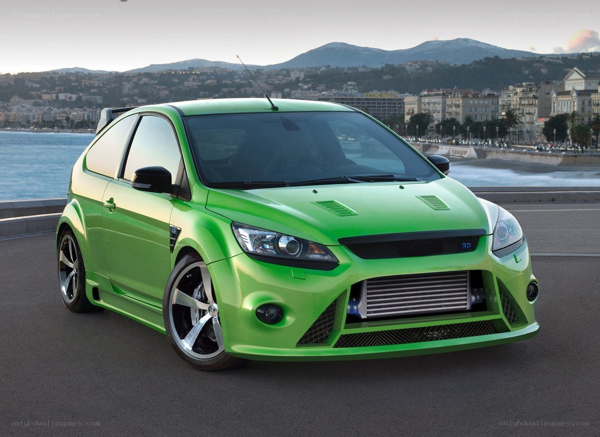 green ford focus rs car