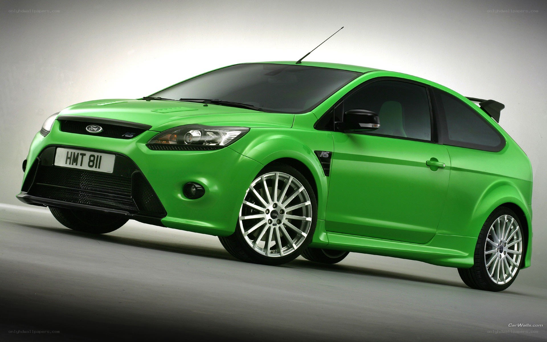 green ford focus rs car