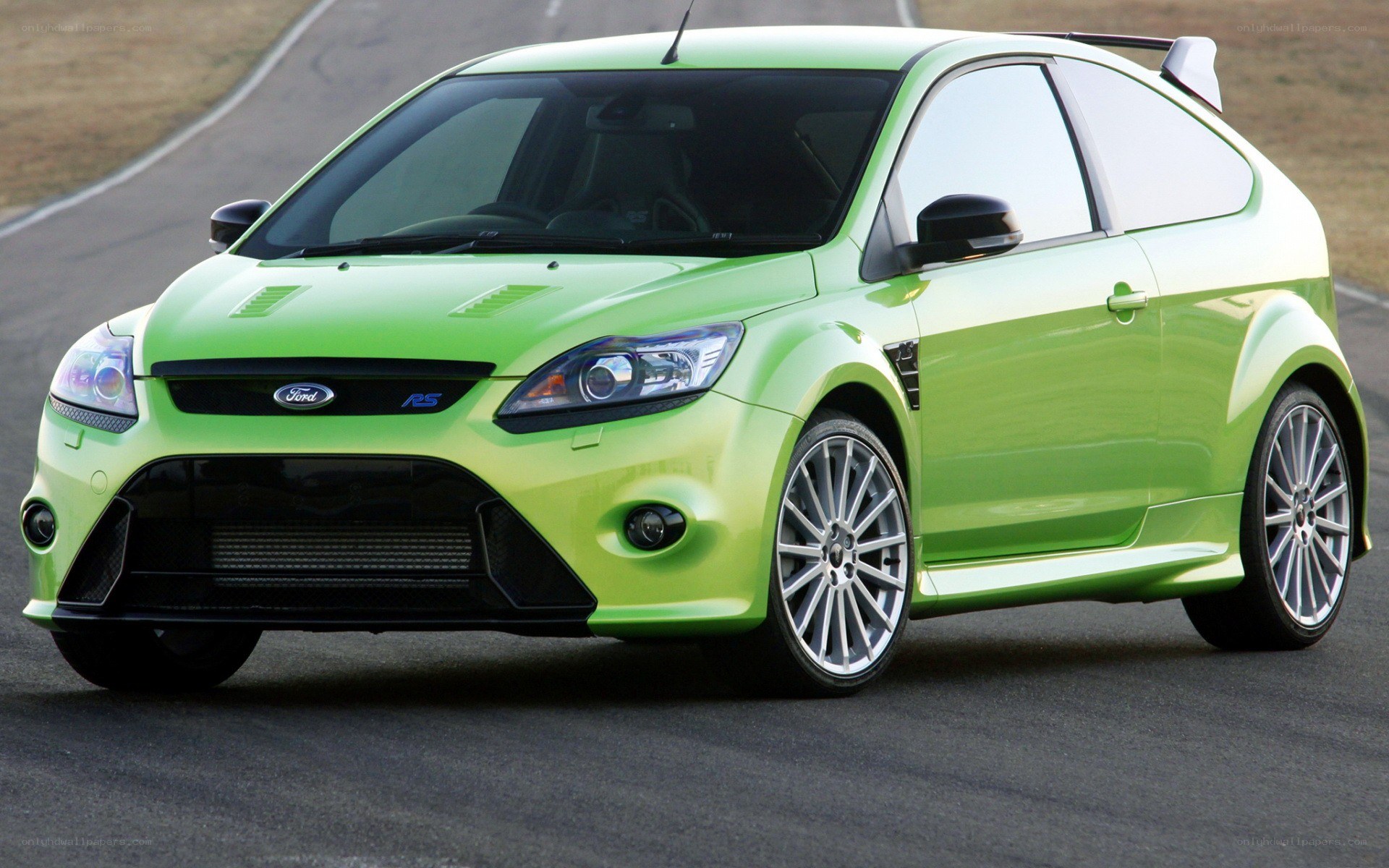 green ford focus rs car