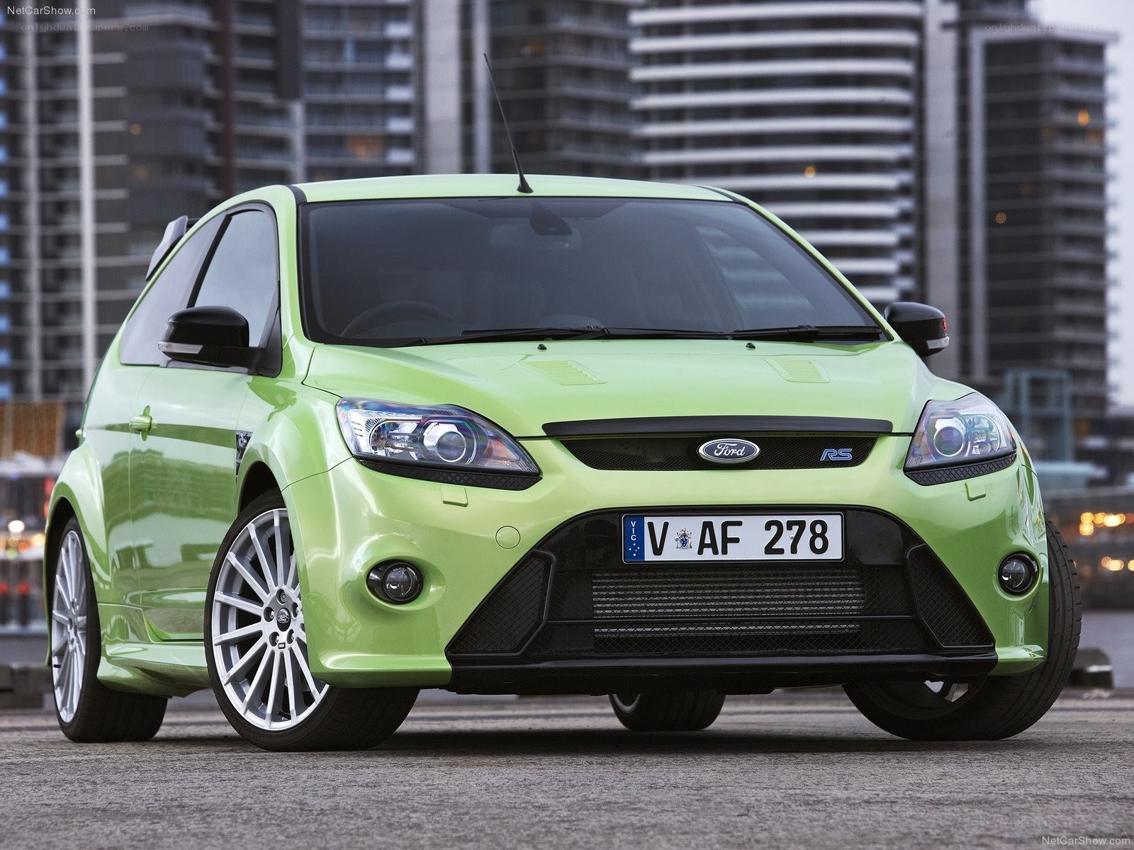 green ford focus rs car