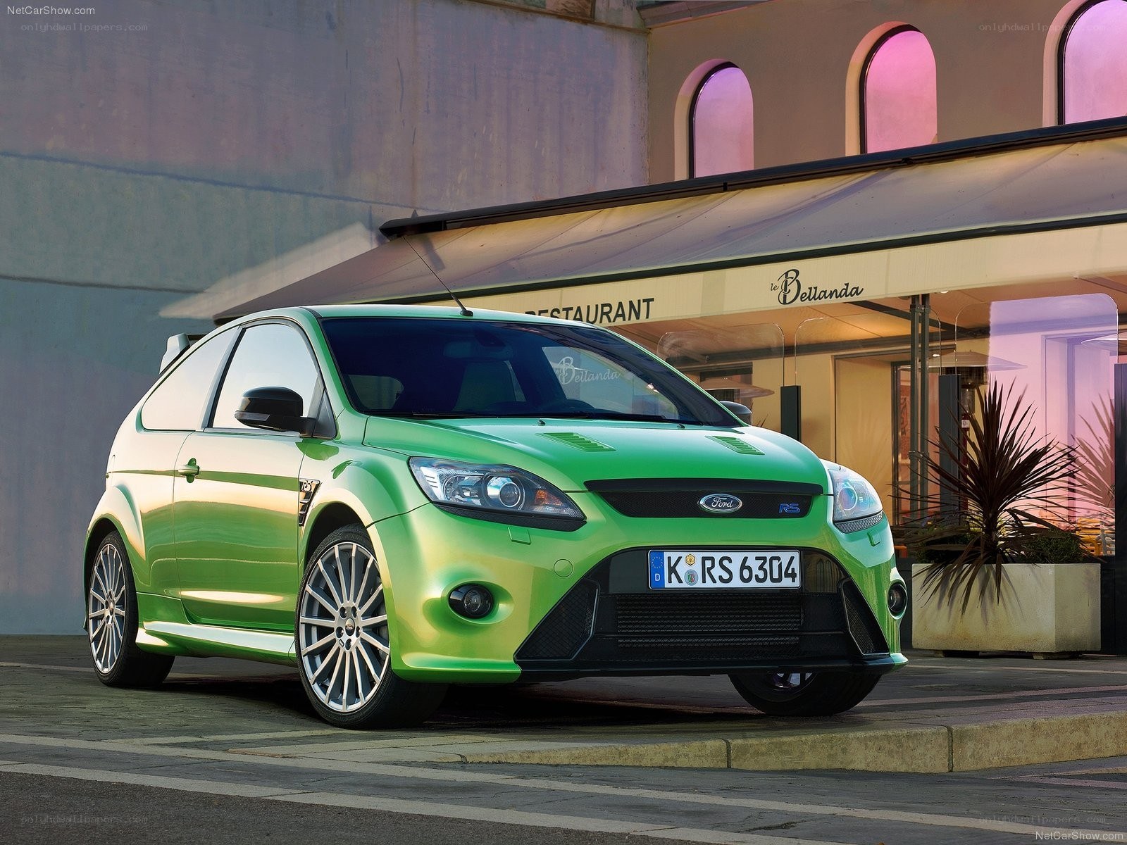green ford focus rs car