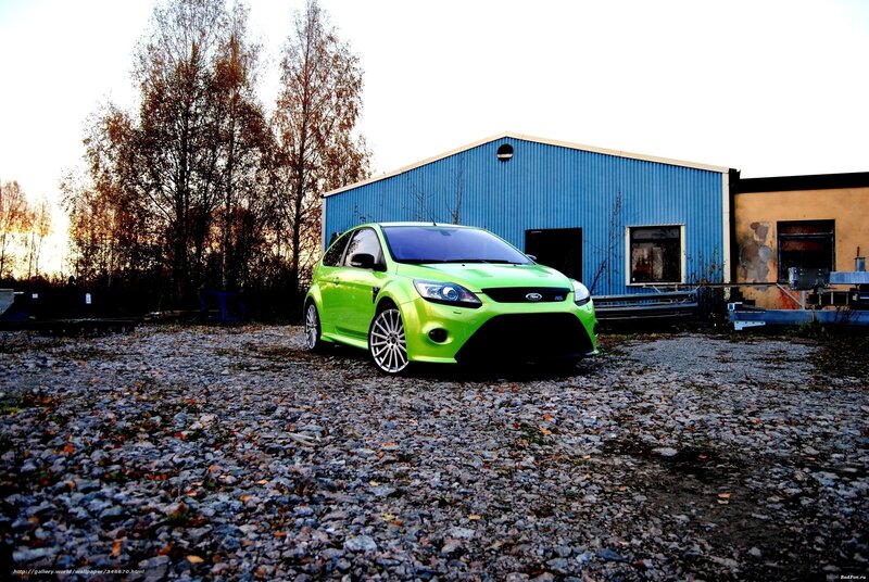 Green Ford Focus Rs — Dramatic, Autumn