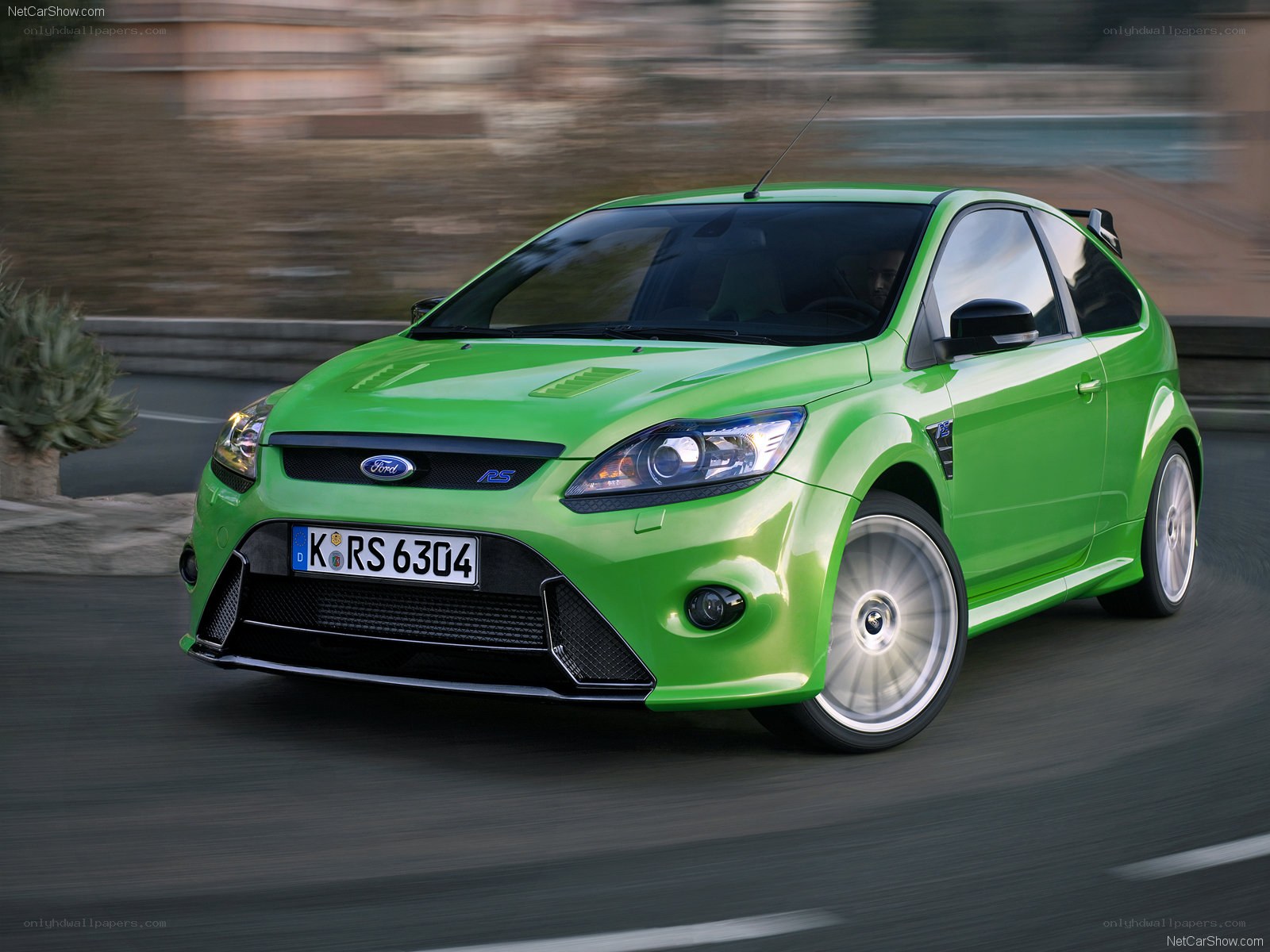 green ford focus rs in motion