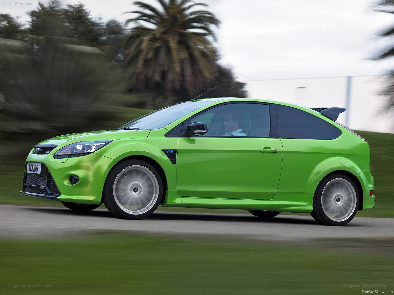 green ford focus rs in motion